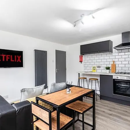 Hot - Luxury Close To Centre